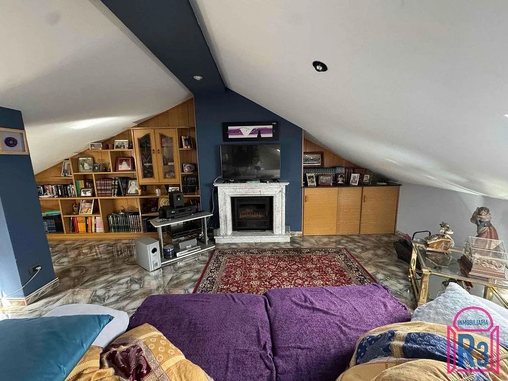 Toad - Semi-detached House with Pool in Villaquilambre