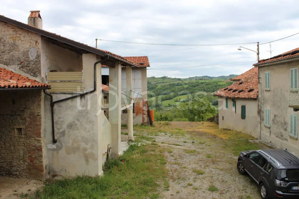 Aed - Rustic Property with Panoramic Views in Murazzano