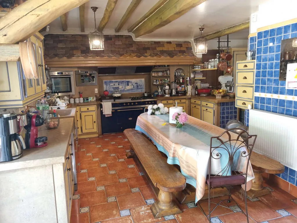Köök - Large Property with Garden in Bruyères-le-Châtel