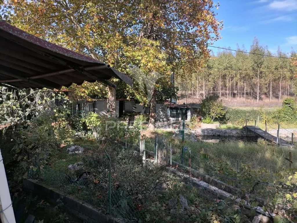 Aed - Agricultural Land with Water Feature in Fortios