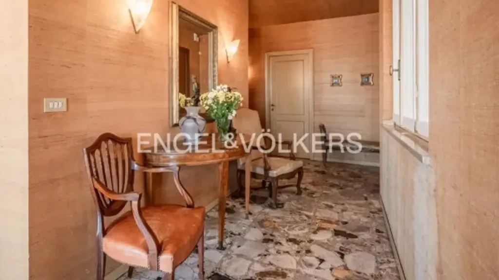 hallway_entrance