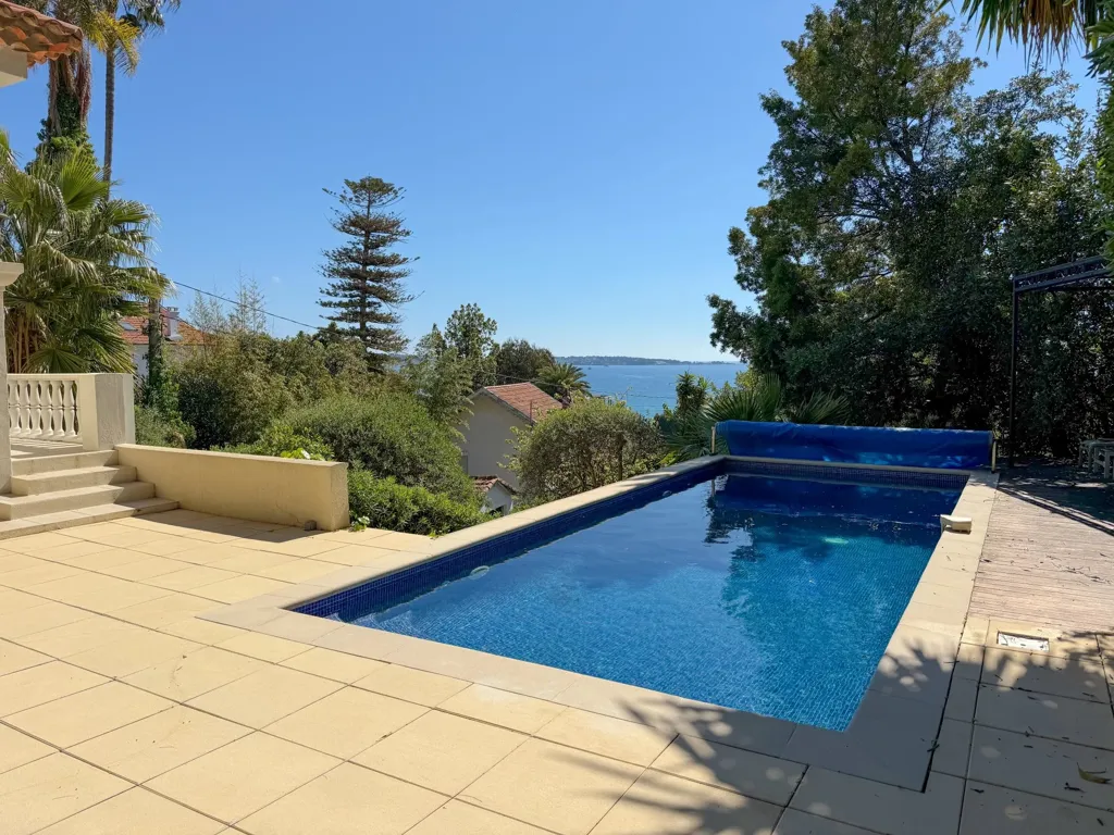 Piscine - Maison avec Vue Mer et Terrasse à Golfe-Juan