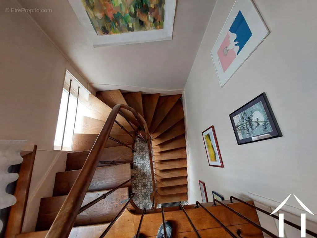 Pièces - Maison de 5 Chambres au Centre de Tonnerre