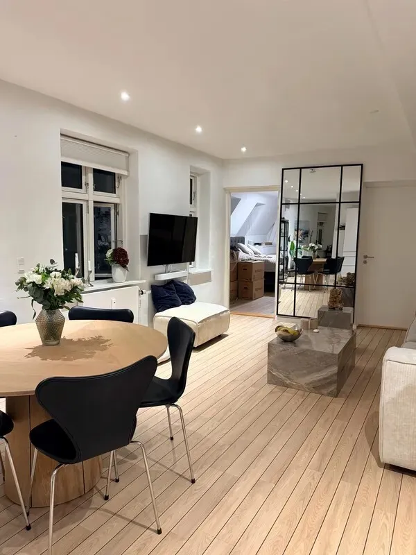 Söögituba - Modern Flat with Balcony in Aalborg's Gågade