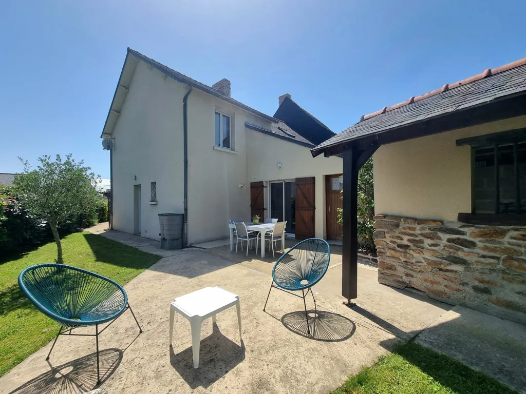 Terrasse - Maison Charmante avec Jardin à Saint-Erblon