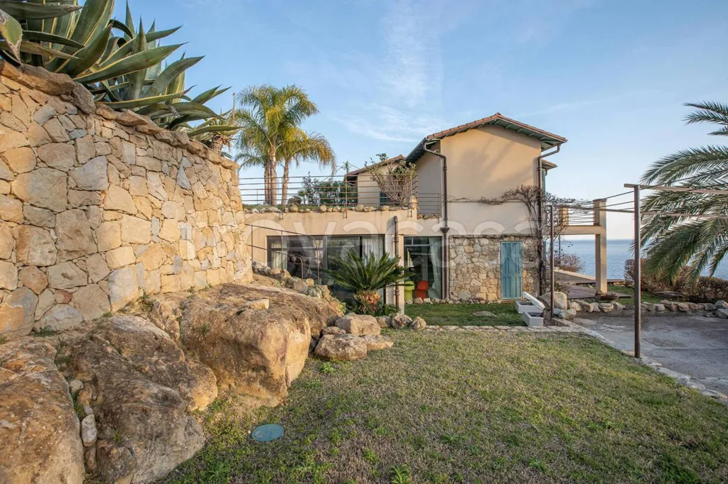 Aed - Luxury Villa with Infinity Pool in Bordighera