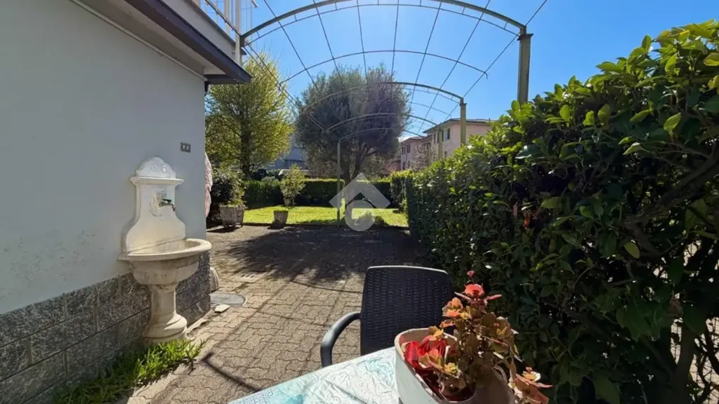 Terrazza - Terraced Villa with Garden in Broni