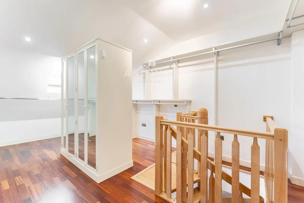 Pièces - Luxury Townhouse with Pool in Madrid