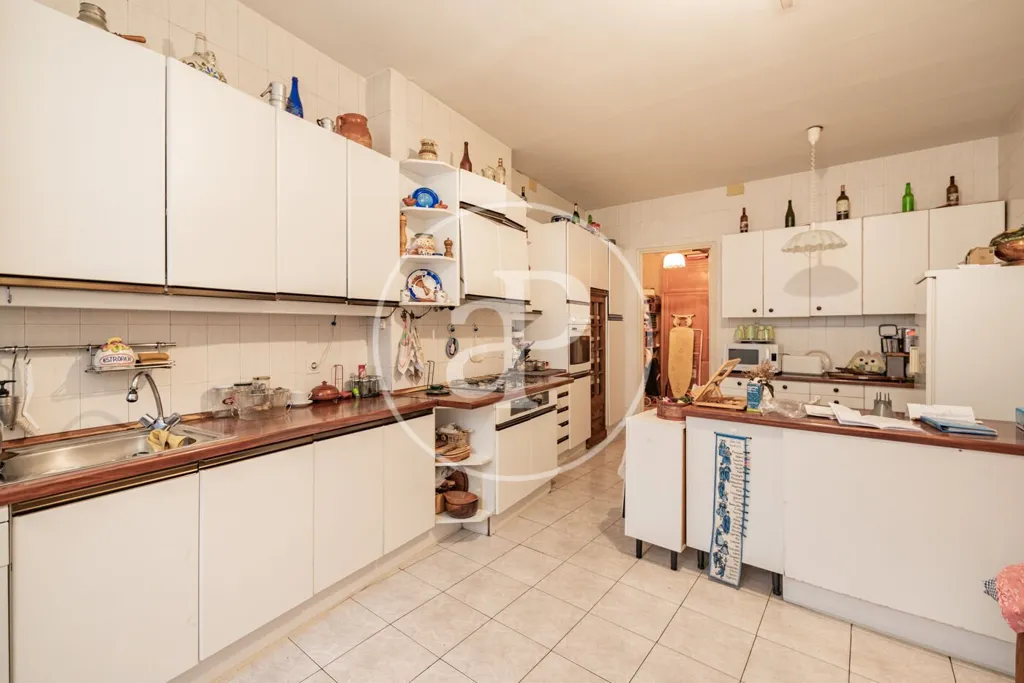 Cuisine - Luxury Apartment with High Ceilings in Madrid