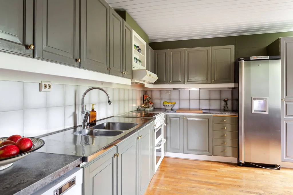 Köök - Charming Red Cottage with Garage in Jönköping