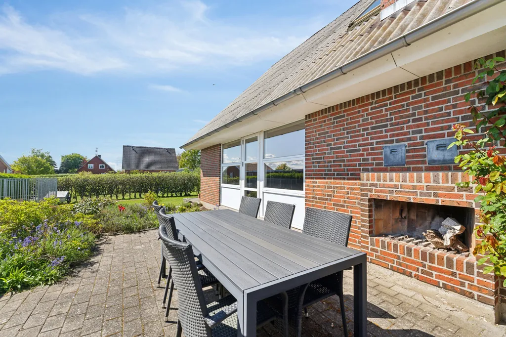 Terrasse - Villa with Red Brick Facade in Als