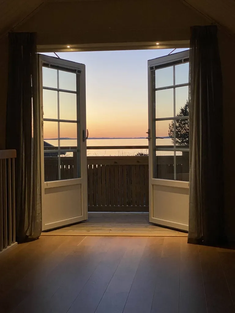 Balcon - Architectural Villa with Lake View in Järnevid