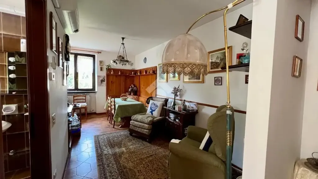 Esik - Villa with Dependence in Bizzozzero, Varese