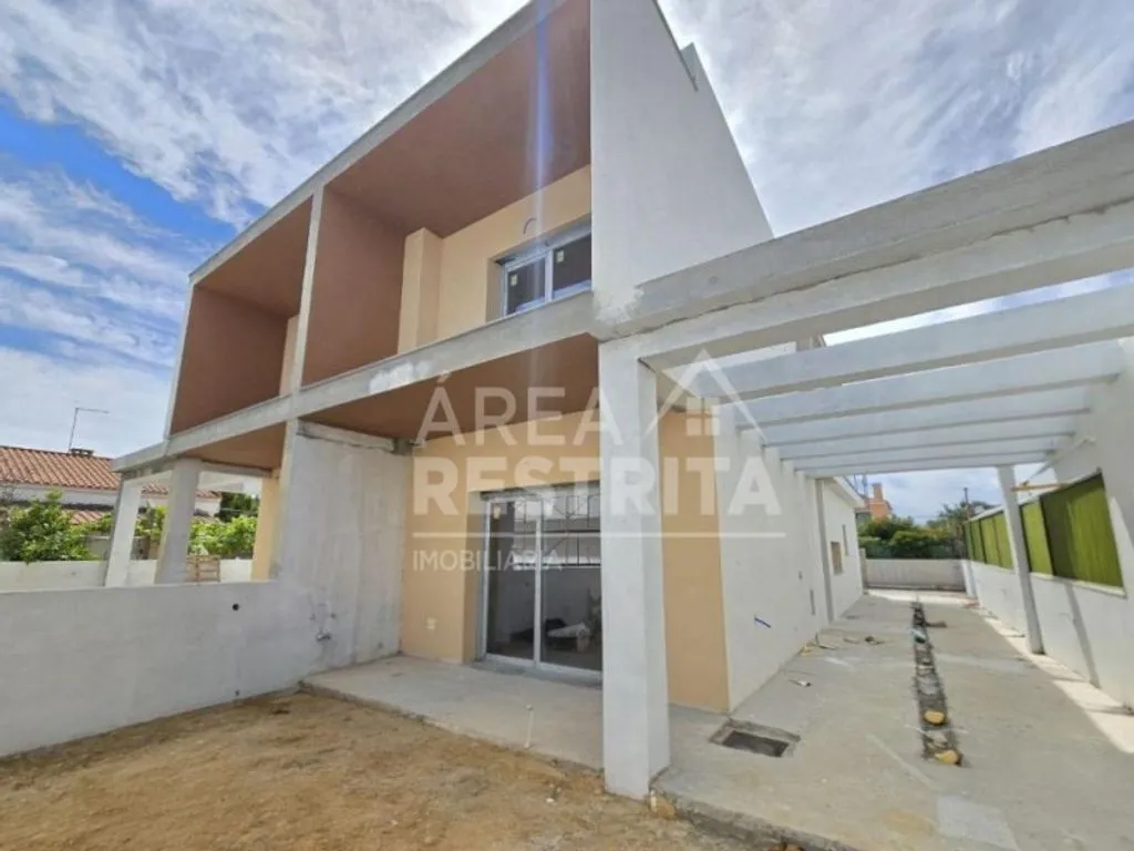 Extérieur - Contemporary Semidetached House in Seixal