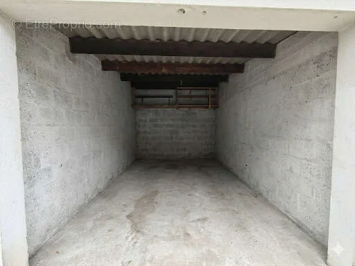 Garaaž - Parking Garage in Brunet - Darboussèdes
