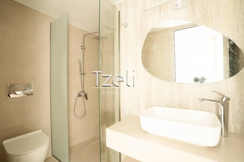 Vannitoad - Apartment with Balcony in Patras