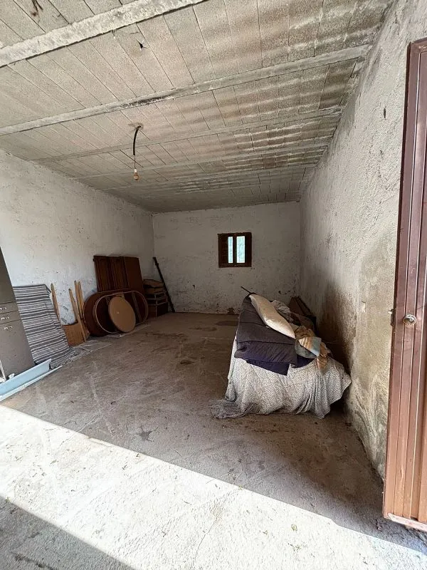 Garage - Traditional Farmhouse with Stables in Baúl