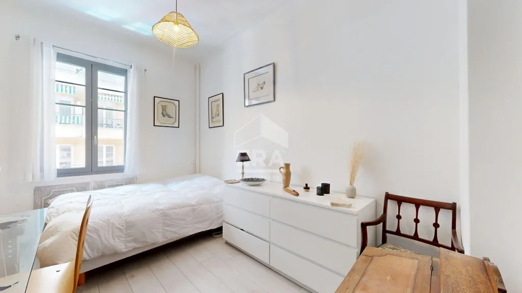Chambres - Appartement Traversant avec Balcon à Nice