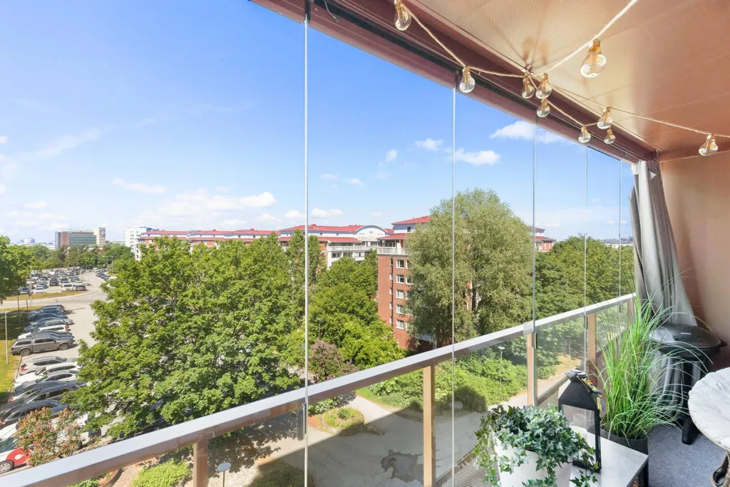 Balcon - Apartment with West-Facing Balcony in Stockholm