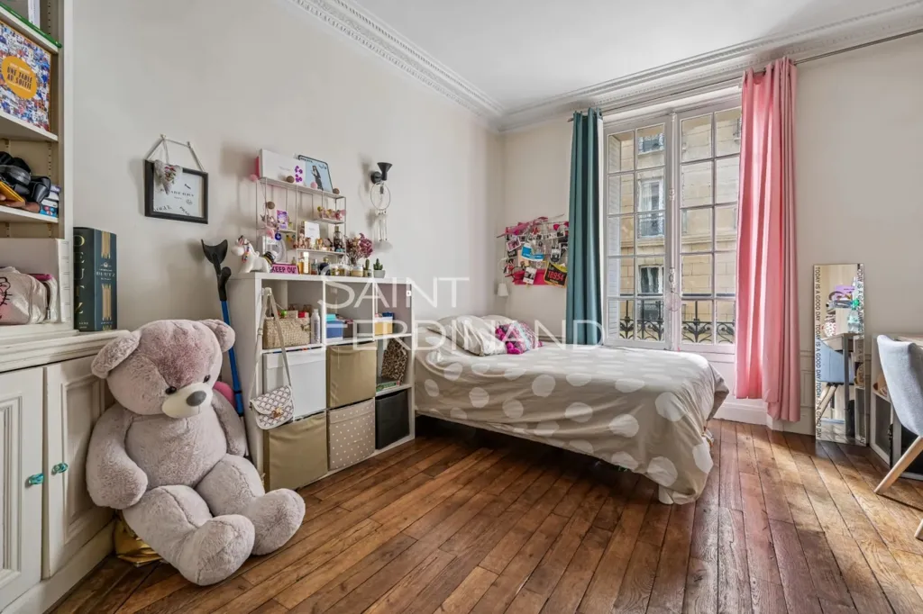 Chambres - Appartement Familial avec Parquet à Neuilly-sur-Seine