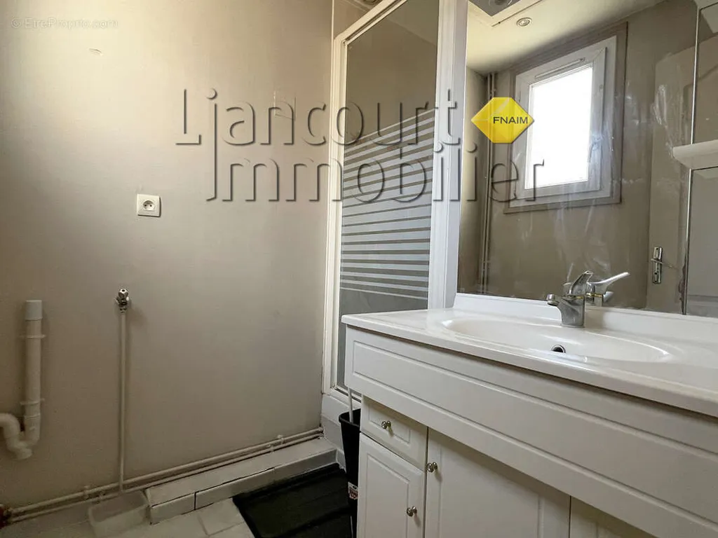 Salles de bain - Duplex Lumineux Centre Ville à Liancourt