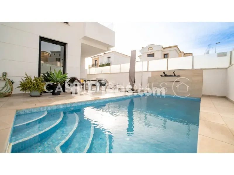 Pool - 3-room house in ES