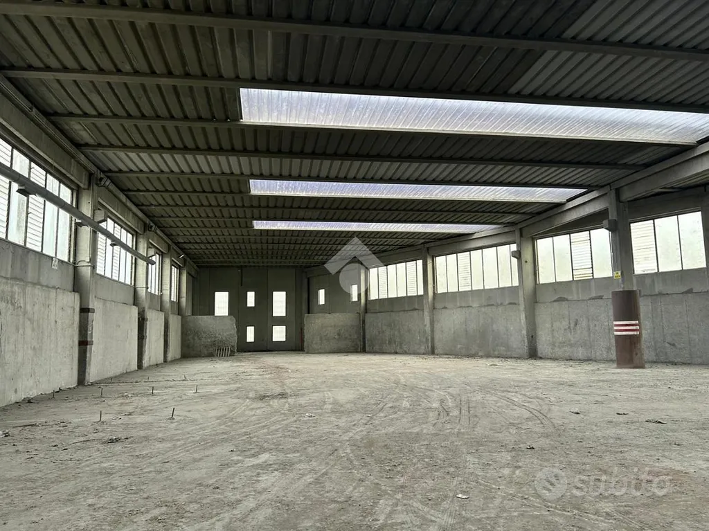 Toad - Industrial Warehouse with 1300 sqm in Cellatica