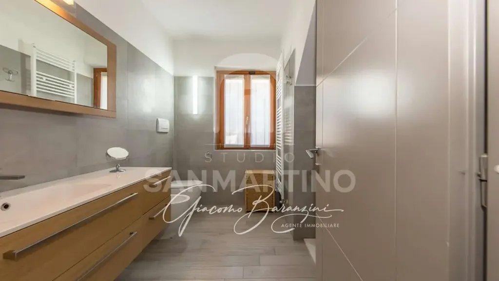 Salles de bain - Villa with Garden in Travedona-Monate