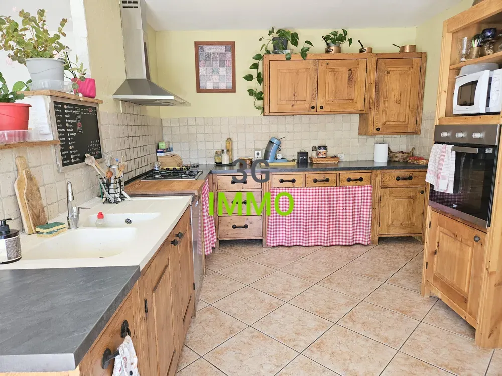Cuisine - Villa de Plain-Pied avec Jardin à Sernhac