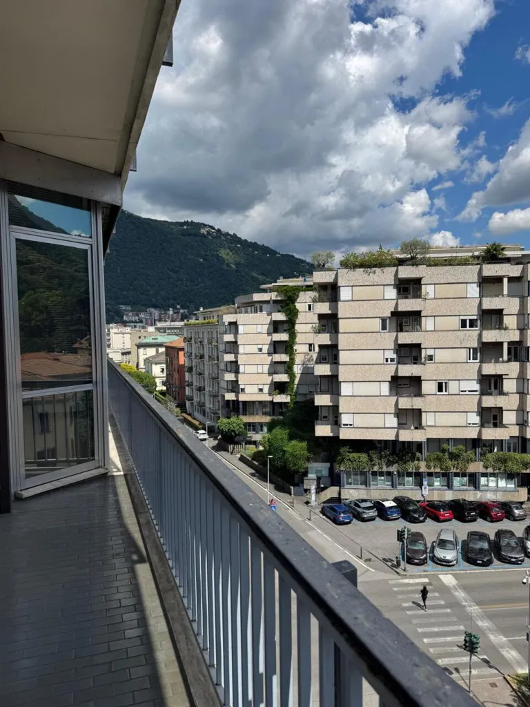 Rõdu - Spacious Apartment with Lake View in Como
