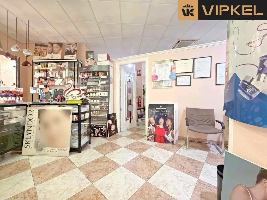 Toad - Commercial Space with Eye-Catching Windows in Toledo