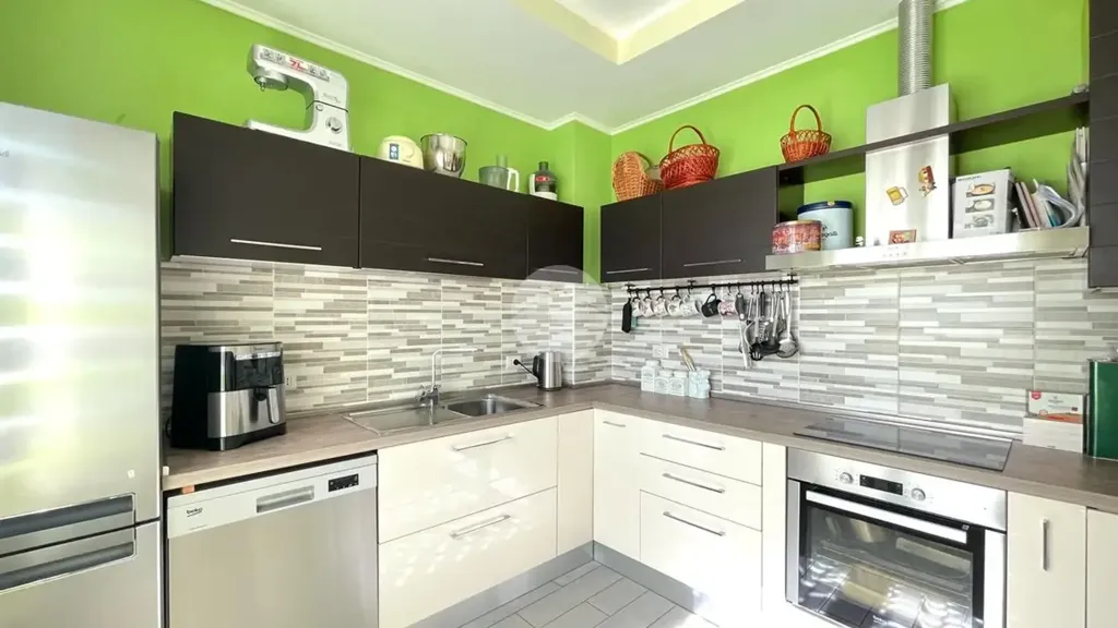 Cuisine - Renovated Apartment with Mountain View in Brescia