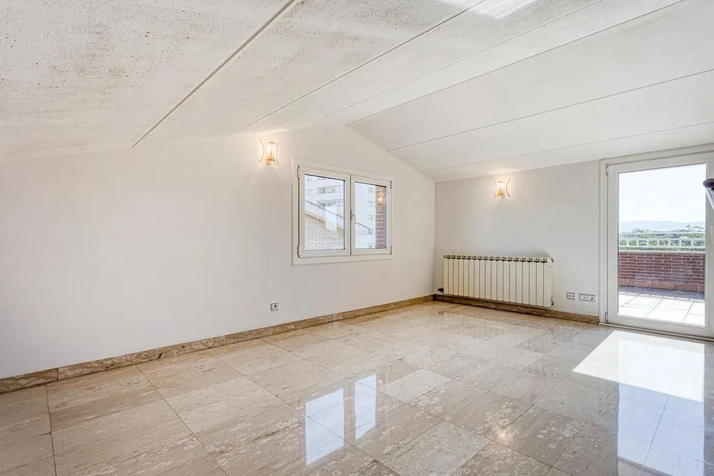 Rooms - Luxury Detached House with Terrace in Igualada