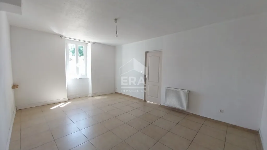Pièces - Maison en Pierre avec Jardin près du Centre