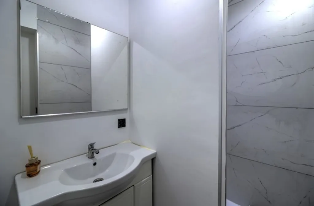 Vannitoad - 3-Bedroom House with Terrace in Liège