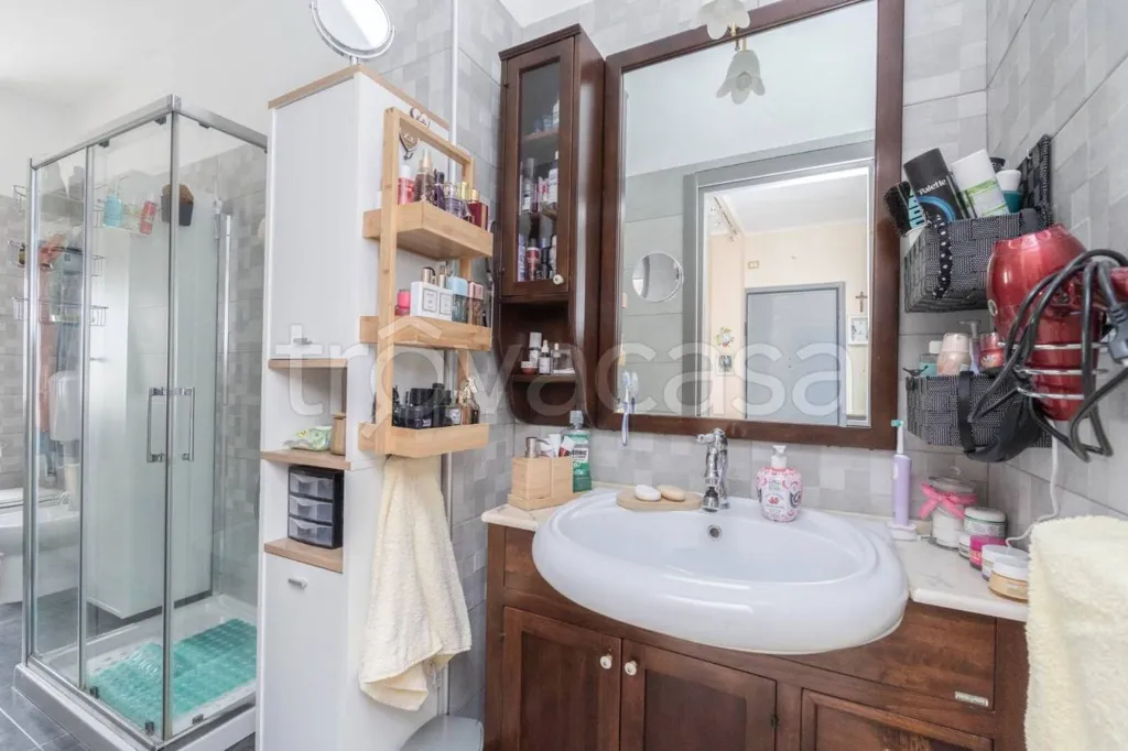 Salles de bain - Panoramic Apartment with Balcony in Collegno