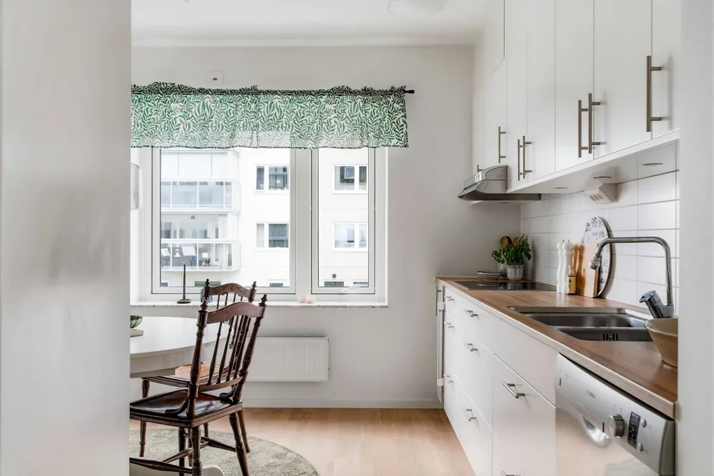 Köök - Modern Flat with Balcony in Brandholmen
