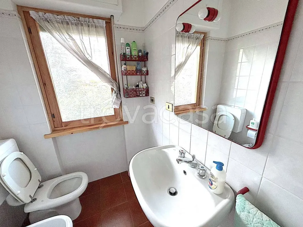 Vannitoad - Three-bedroom Apartment with Balcony in Oulx