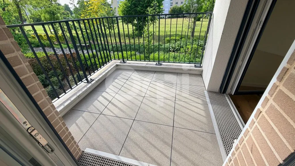 Rõdu - Modern Flat with Balcony in Vernouillet
