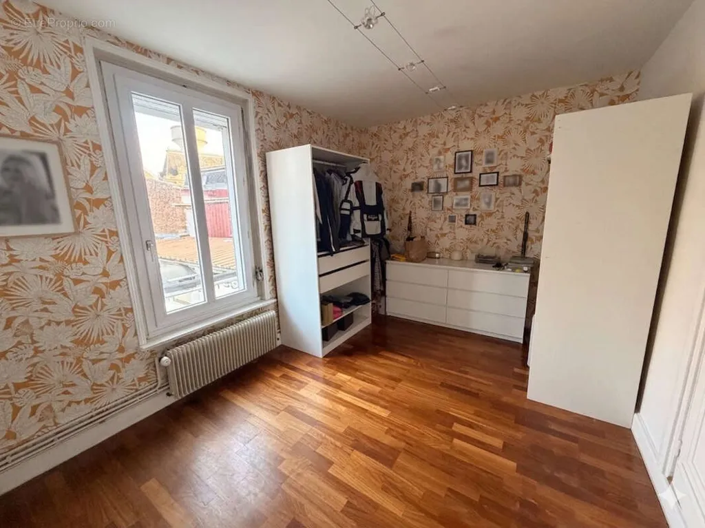 Chambres - Maison 6 pièces à Raismes