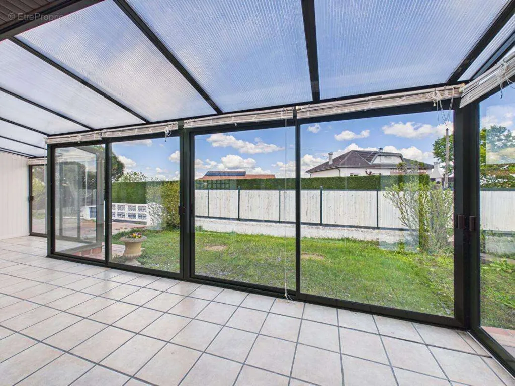 Terrasse - Maison de Plain-pied avec Jardin à Lempdes
