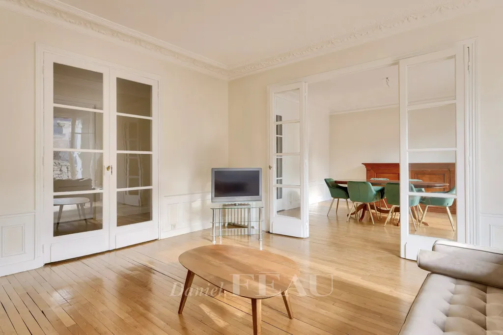 Living Room - Luxury Apartment with Balcony in Paris 16th