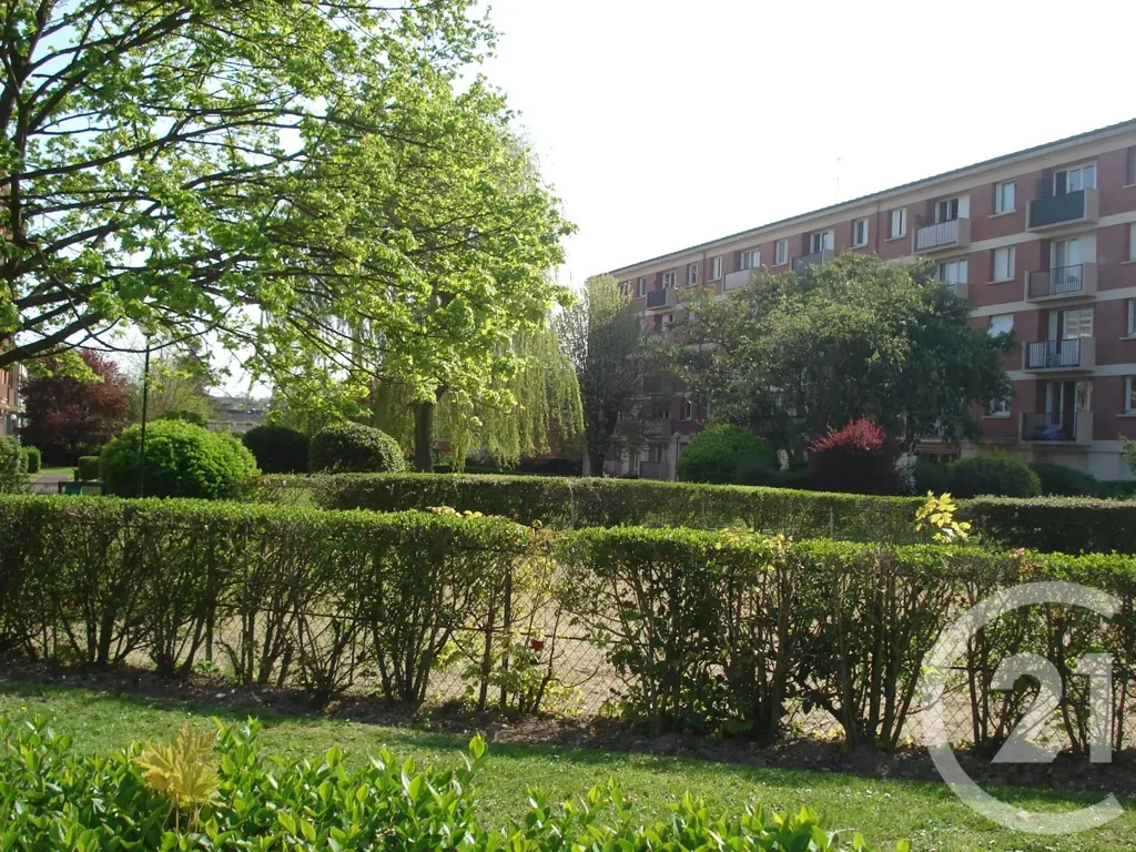 Giardino - 3-Bed Flat with Balcony in Morangis Centre