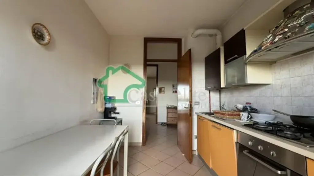 Köök - Spacious Apartment with Lift in Lodi