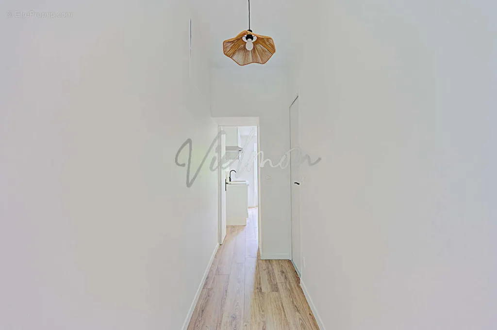 Entrée - Studio Rénové à Saint-Germain-en-Laye