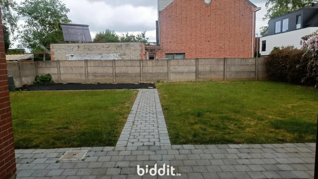 Aed - Detached House with Garden in Well-located Area