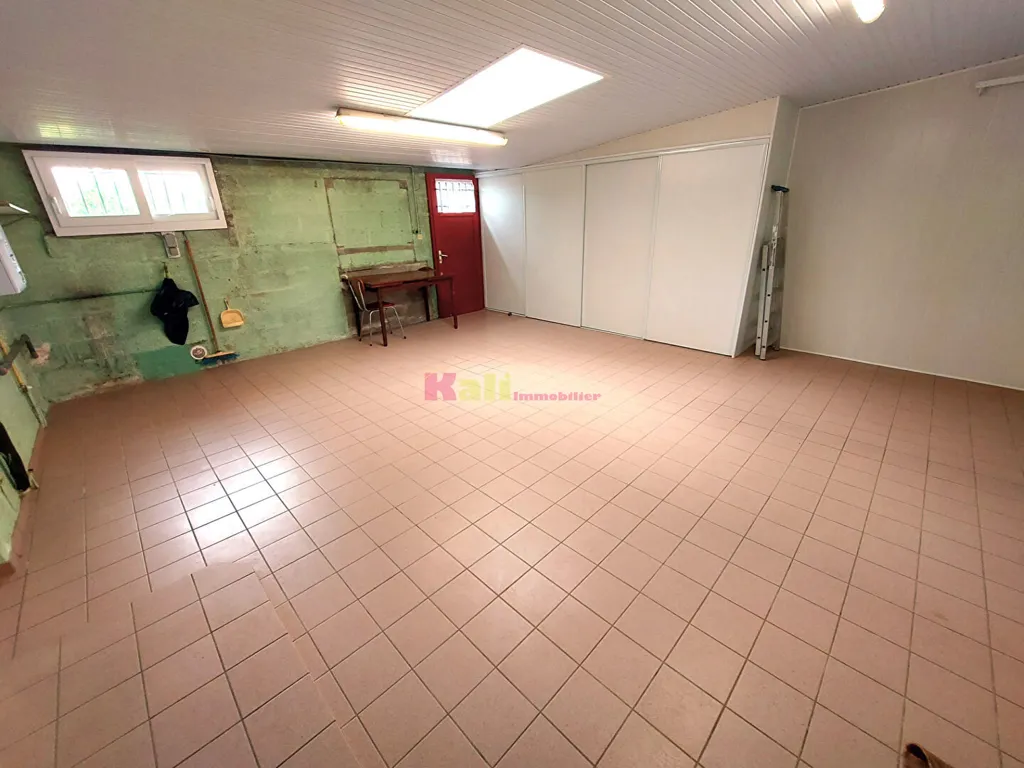 Garage - Maison avec Comble Aménageable au Calme à Plabennec