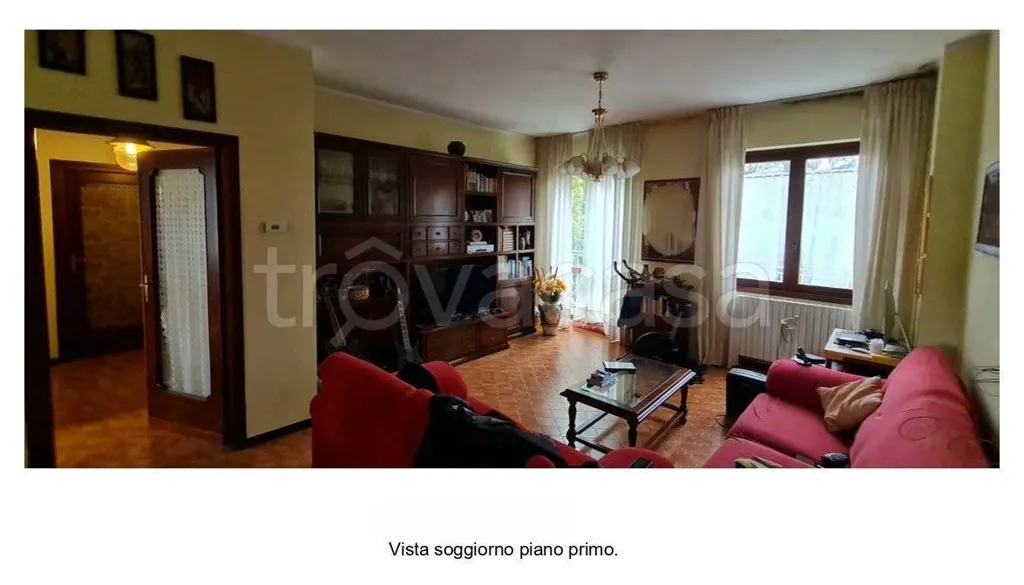 Séjour - Auctioned Rustic Apartment with Balcony in Imbersago
