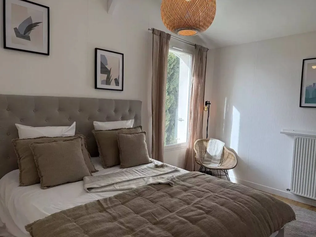 Chambres - Maison de Luxe avec Piscine à Pessac