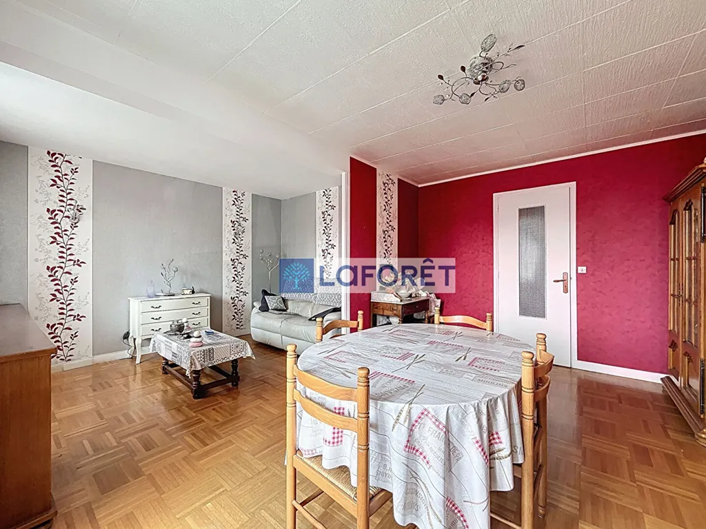 Dining Room - Garden Apartment with Balcony in Saint-Dizier